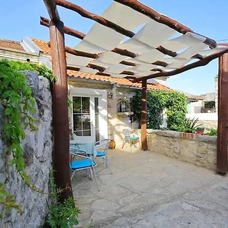 Zola Villa