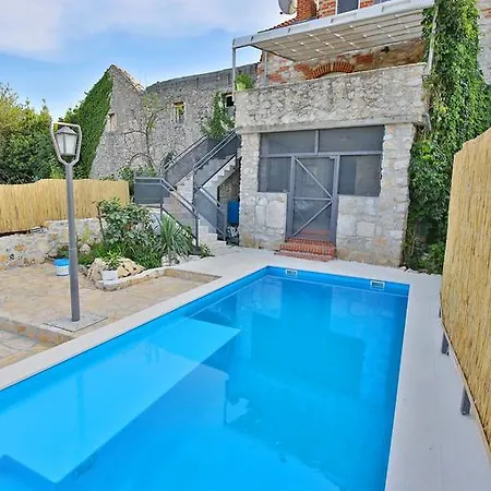 Villa Zola Villa *