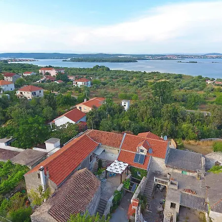 Villa Zola Pašman